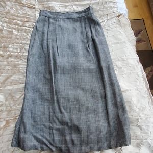 Houndstooth Skirt with front pocket back pleat P2